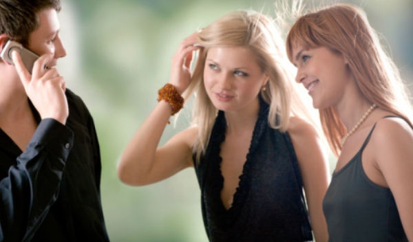 la-razon-por-la-que-los-hombres-con-pareja-son-mas-atractivos