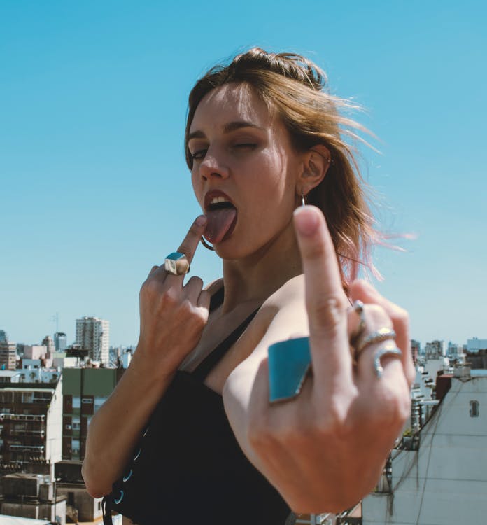 los-beneficios-tan-increibles-de-ser-una-chica-que-dice-groserias