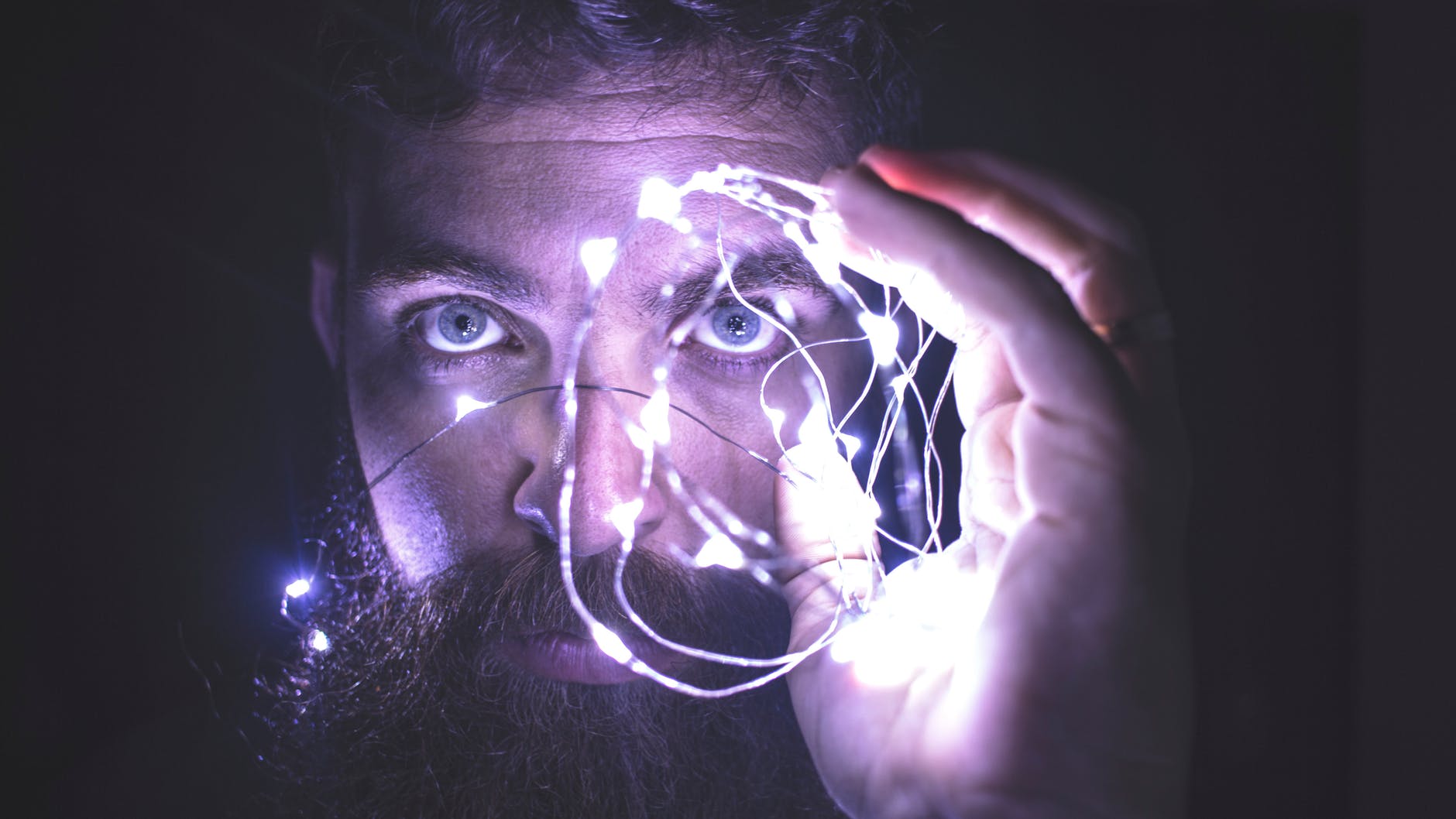 estudios-confirman-que-ser-olvidadiza-es-un-signo-de-inteligencia-muy-alta--002