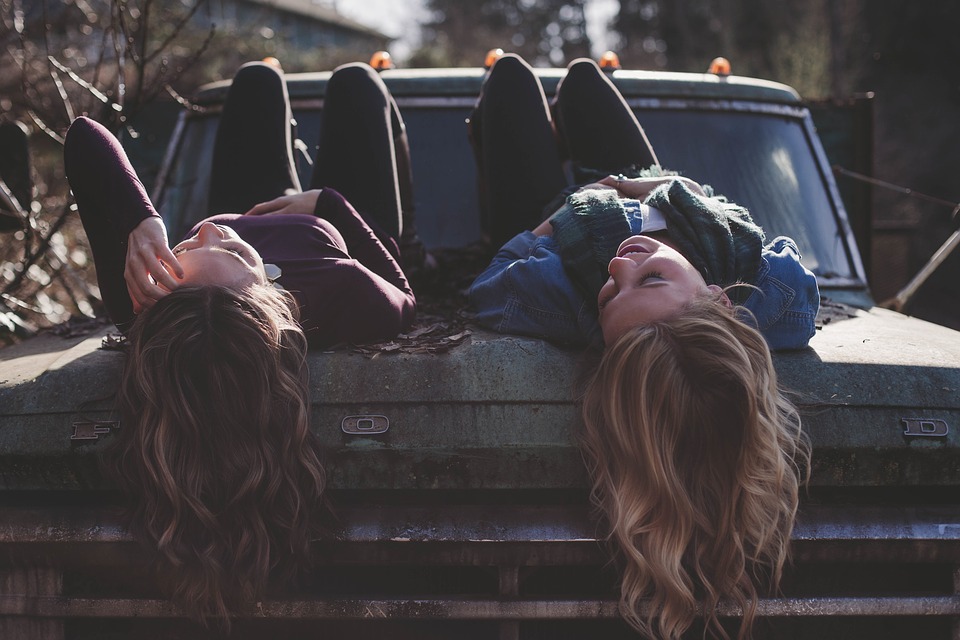 las-mujeres-aman-mas-a-sus-amigas-que-a-su-pareja-segun-estudios-002